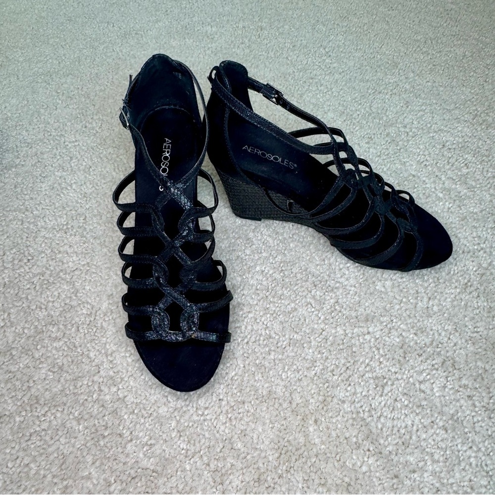 $115 Aerosoles “Great Plush” Strappy Metallic Wedge Platform Heel Sandle Black 9 - Picture 2 of 9